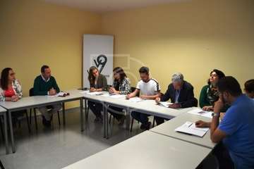 Reunión de los candidatos nacionalistas (NC) con la directiva del colectivo vecinal del Valle de los Nueve (Foto TA)